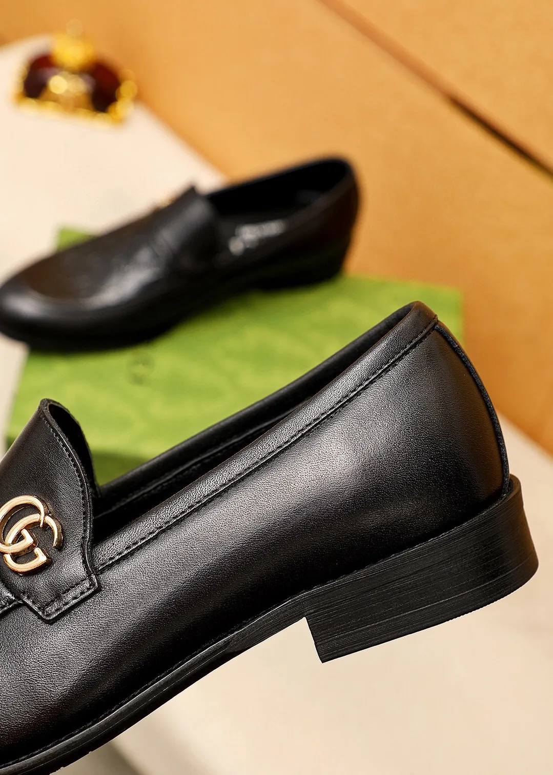 Men's shoes 💰400 💐 Product trademark: GUCCI "Gucci" casual leather shoes Regular size: 39-44 (38.45.46🉑️Customized) Product materials: Selected imported first-layer calfskin embossed upper + luxury hardware buckle, imported 🐑 sheepskin lining. Strong three-dimensional visual effect, original combination outsole Color: 1⃣️color optional